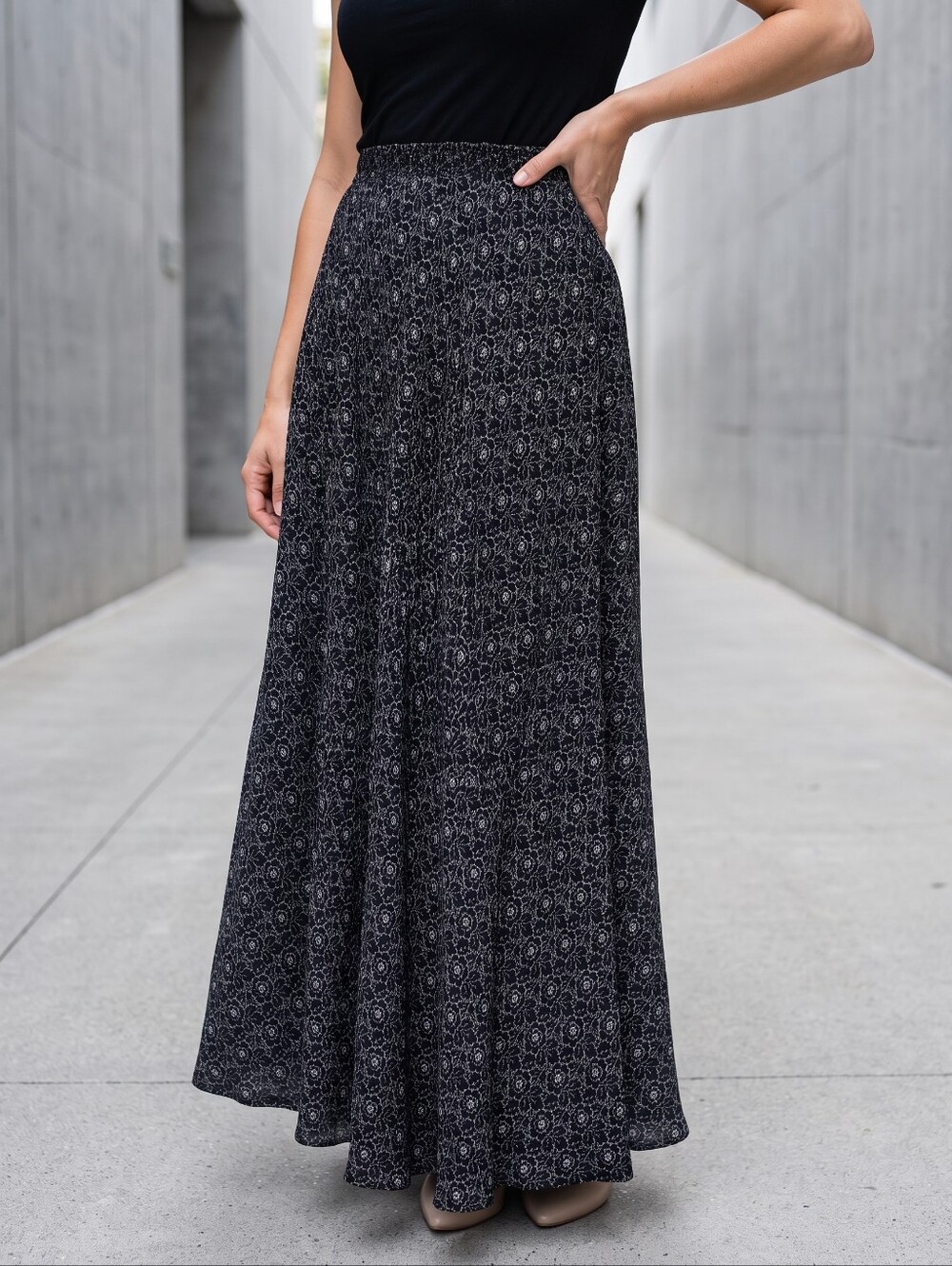 Salaam %100 Rayon Black Floral Maxi Skirt 90s One Size Fits Most